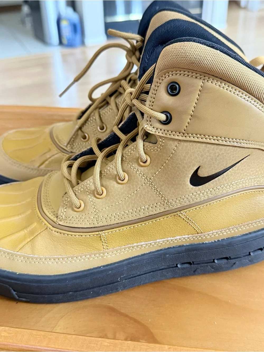Nike Men’s ACG Woodside 2  Wheat/Tan Lace-Up Outdoor Boots Sz 7